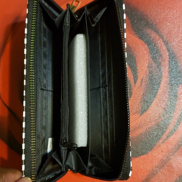 Fashion Wallet - Picture 3 of 3